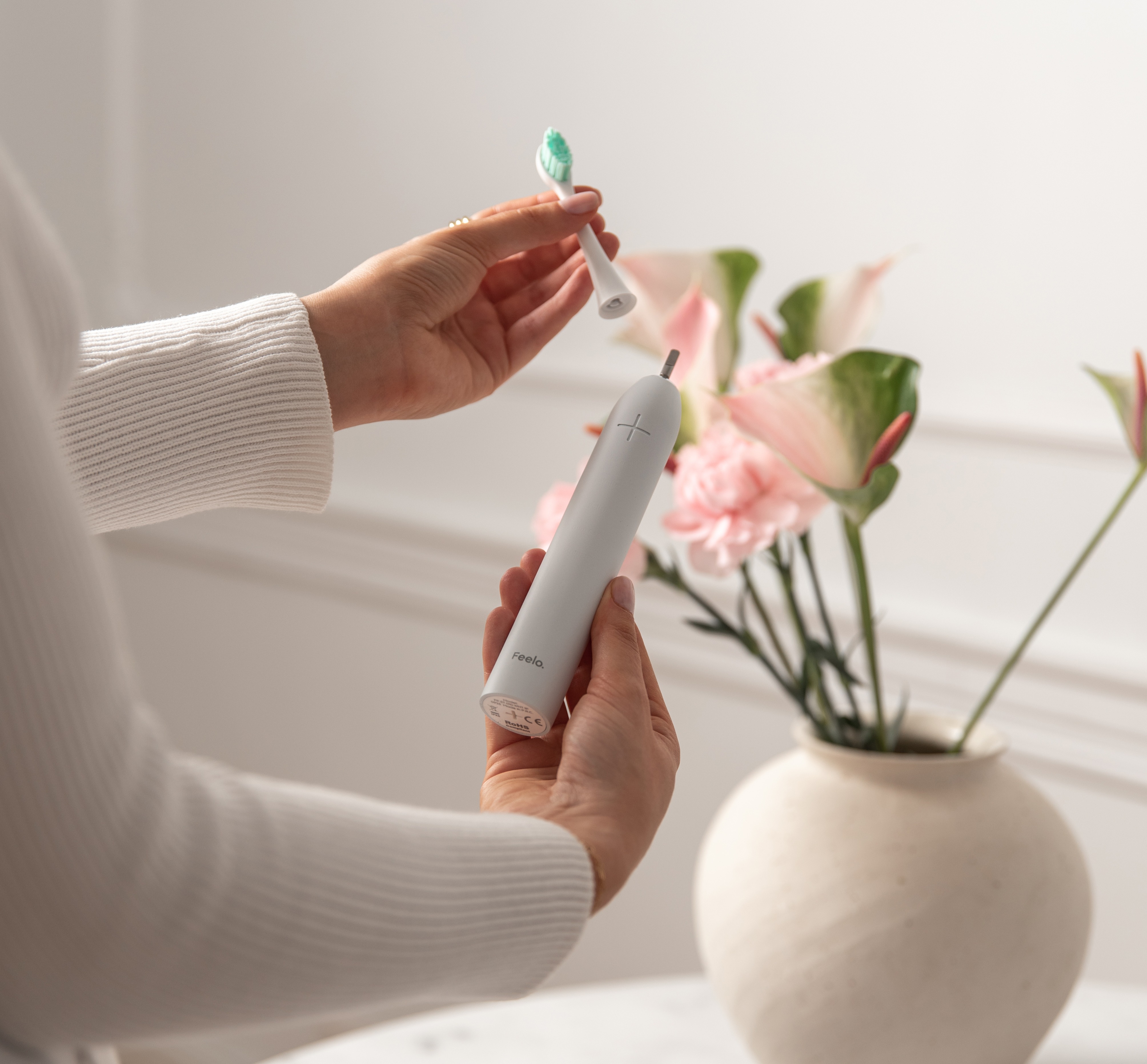 Feelo PRO White szczoteczka soniczna z etui podróżnym DSC_8196