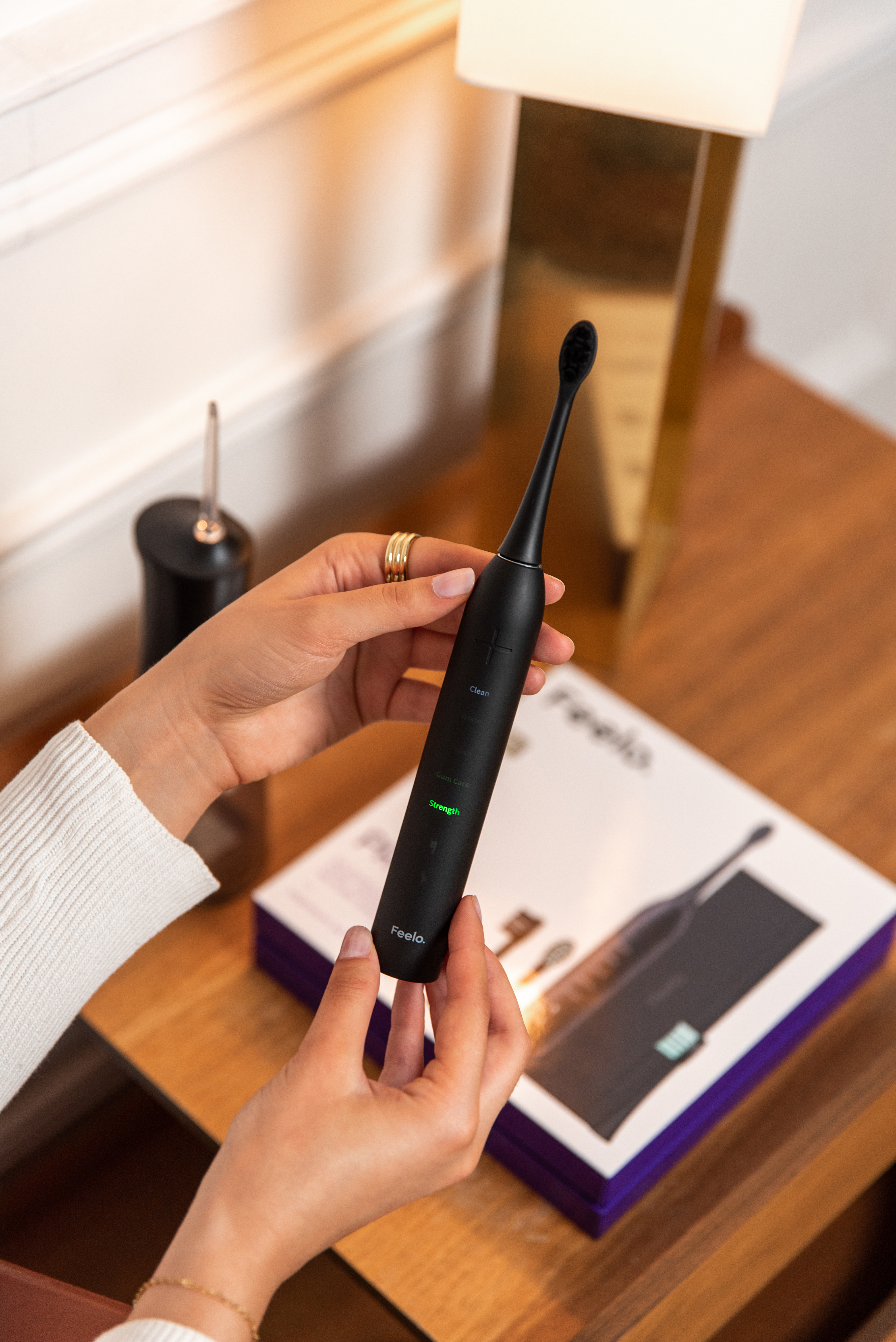 Feelo PRO Black Premium Set szczoteczka soniczna z etui i 4 końcówkami DSC_8210