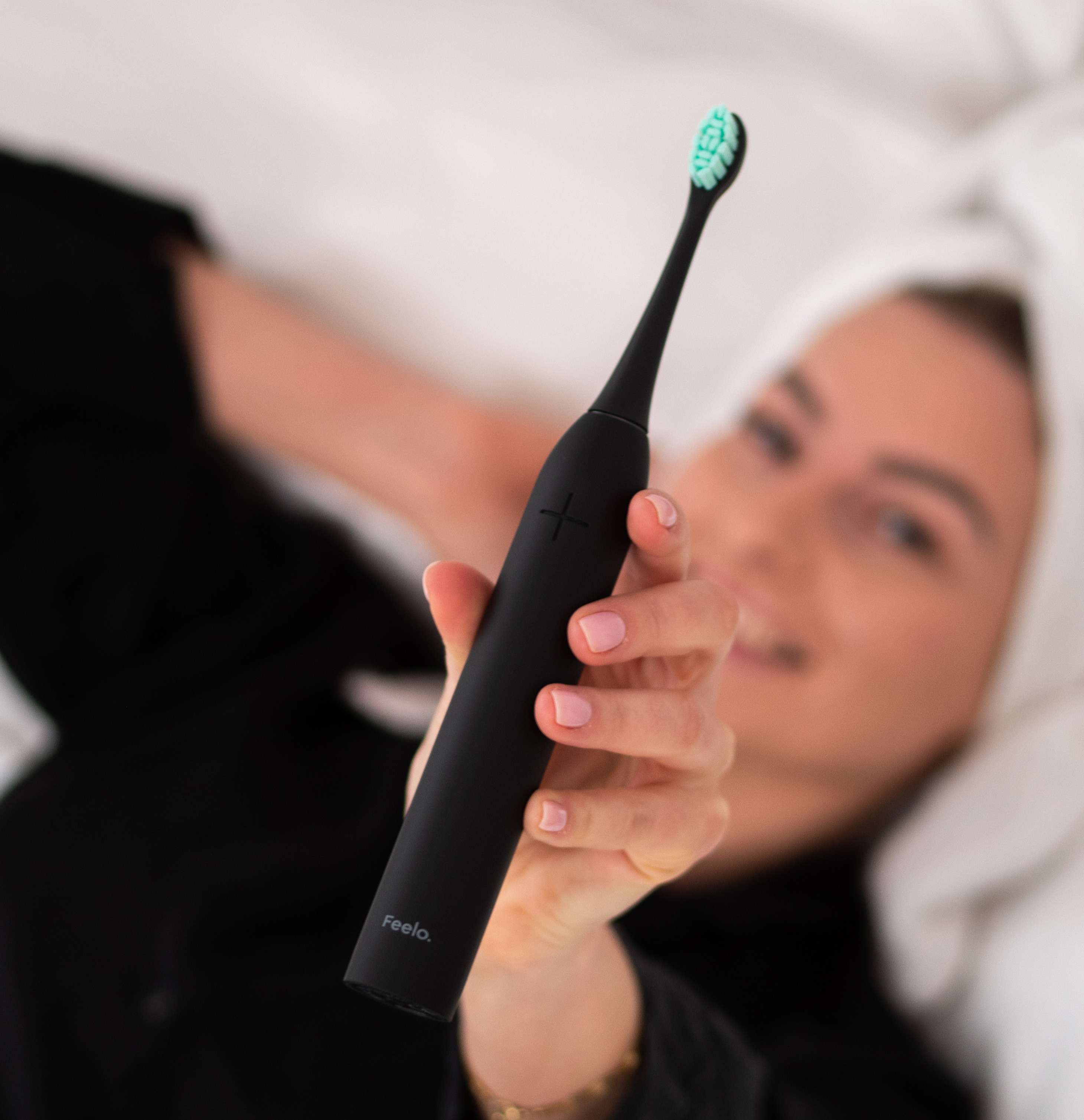 Feelo PRO Black szczoteczka soniczna z etui podróżnym P1122275_1