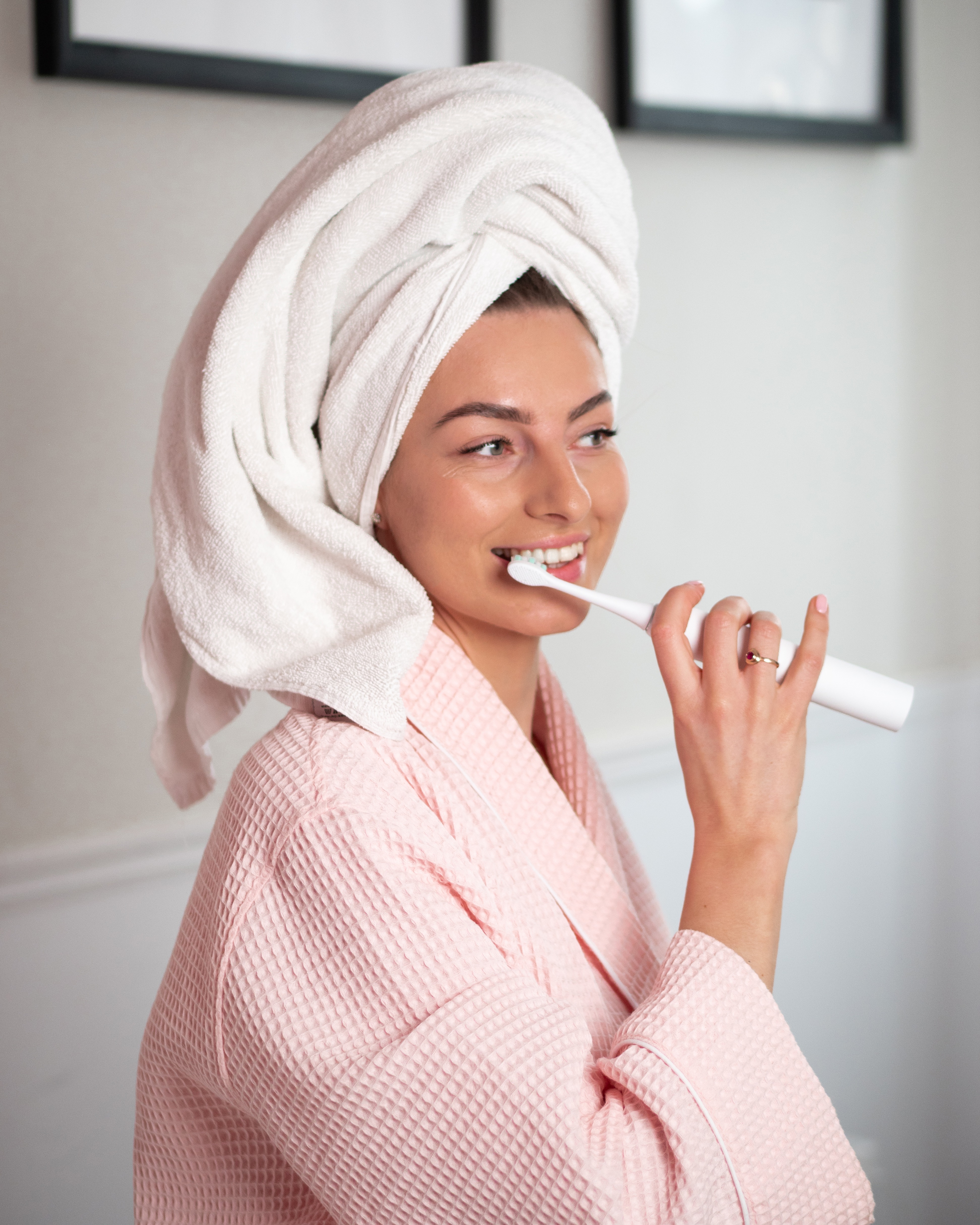 Feelo PRO White Premium Set szczoteczka soniczna z etui i 4 końcówkami DSC_8186